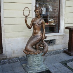 Нимфа Мелюзина. Статуя на площади Рынок во Львове