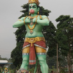 Статуя Ханумана у пещер Бату (Куала-Лумпур)