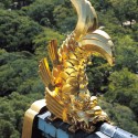 Сятихоко на коньке крыши башни замка Осака