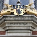 Морские олени на лондонском здании