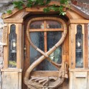 Скульптура дракон на двери Krumlov house.