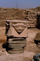 Голова богини Хатхор-Баты на капители колонны из храма Хатор в Дендере