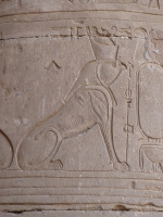 Гор в образе хиеракосфинкса. Барельеф в храме Гора в Эдфу, Египет