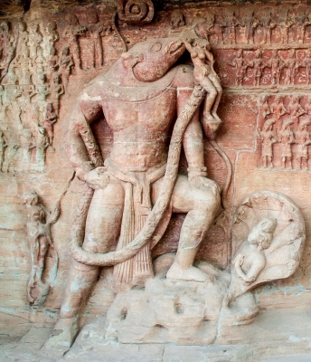 Вараха. Горельеф из пещерного храма Вишну в Удаягири