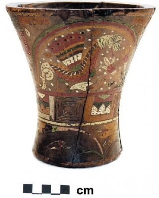 Дракон Амару на инкском керамическом стакане-керо