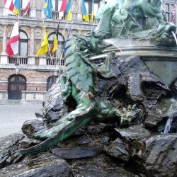 Дракон. Фрагмент фонтана в Антверпене