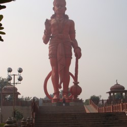 Статуя Ханумана в Нью-Дели