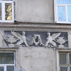 Сфинксы на фасаде одного из домов старого Львова