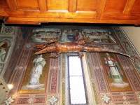 Чучело крокодила в церкви Святой Марии (Chiesa Santa Maria Annunziata) в Понте Носсе, Италия