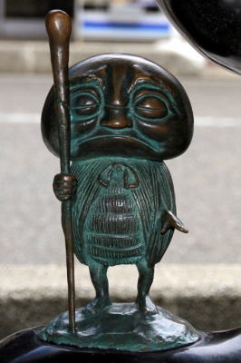 Абура-сумаси. Статуя в Сакаиминато, на улице Шигеру Мизуки