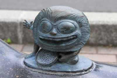 Адзуки-хакари. Статуя в Сакаиминато, на улице Шигеру Мизуки