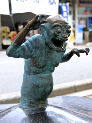 Уван. Скульптура на улице Шигеру Мизуки