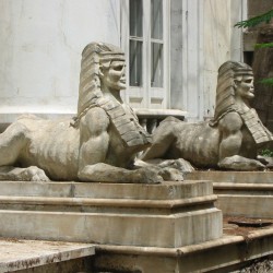 Сфинксы, оберегающие покой масонского храма в Санта-Крус-де-Тенерифе