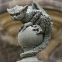 Кошкообразная горгулия. Садовая статуя
