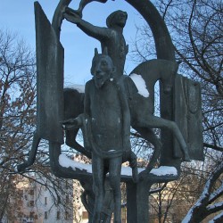Черт. Фрагмент скульптурной композиции "Батлейка" в Минске