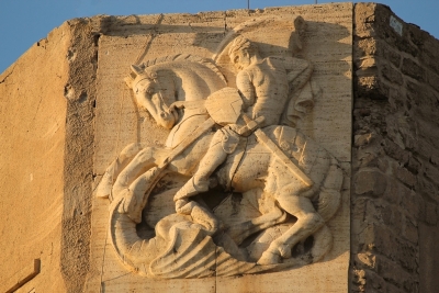 Драконоборец Триполи. Барельеф на стене Красного замка