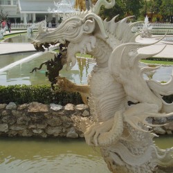 Статуя дракона в Белом Храме