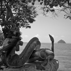 Дракон малайский, морской (статуя)