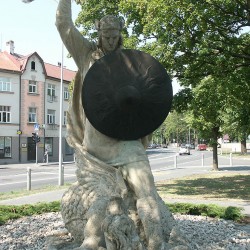 Лачплесис — латышский драконоборец. Статуя в Юрмале