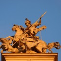 Св. Георгий опрокинул дракона на аттике львовского собора Св. Юра