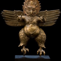 Скульптура тибесткого Гаруды
