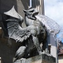 Грифон в скульптурной композиции фонтана des Trois Ordres