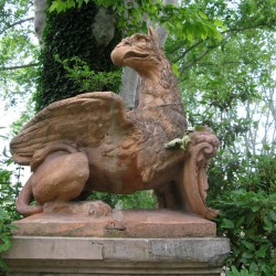 Статуя грифона у дома Сезанна в Экс-ан-Прованс