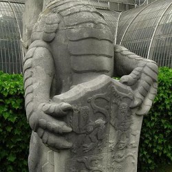 Красный дракон Уэльса. Скульптурное изображение.
