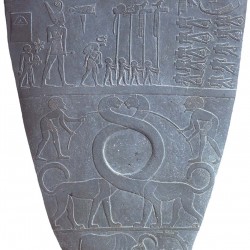 Палетка Нармера. Аверс. Нехен, Египет. Конец IV тысячелетия до н.э.