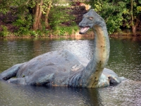 Скульптура Лох-Несского чудовища на территории посвященного ему музея в деревне Драмнадрочит
