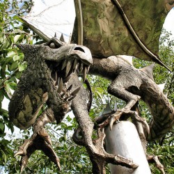 Дракон из Ноттингема. Скульптурная композиция Роберта Стабли