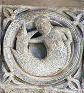 Сирена на центральном тимпане в церкви Святой Магдалины в Везеле, Франция (1120-1132)