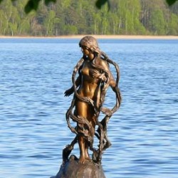 Свитезянка. Скульптура на озере Свитязь, на территории одноименного санатория под Новогрудком