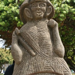 Статуя трауко на острове Чилое (Чили)