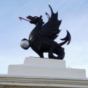 Статуя виверна в Лимингтон Спа 