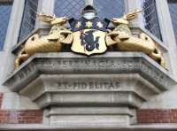 Морские олени на лондонском здании