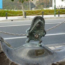 Статуя бакэ-дзори в Сакаиминато, на улице Шигеру Мизуки