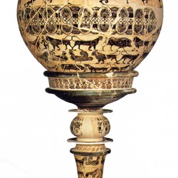 Чёрнофигурный динос с горгонами, преследующими Персея. Лувр, Франция. Аттика. Около 580 года до н.э. (E 874)