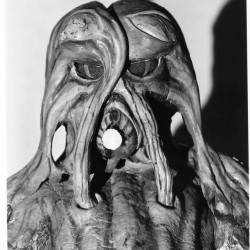 Голова инопланетянина из фильма "Я вышла замуж за монстра из космоса"
