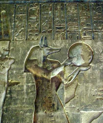 Бог Анубис. Барельеф храма Хатхор в Дейр эль-Медина