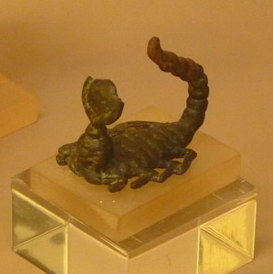 Бронзовая статуэтка богини-скорпиона Серкет