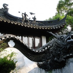 Дракон-лун в саду Юй Юань