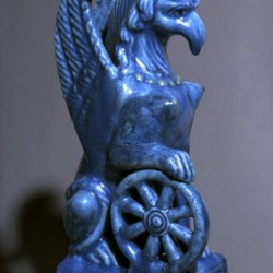 Статуэтка Немезиды в форме грифона-самки