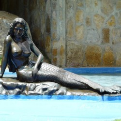 Русалка-бразильянка. Скульптура в Beach Park около Форталезы