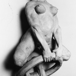 Скульптурное изображение сатирессы