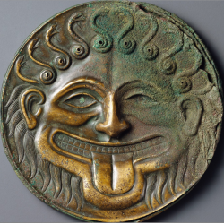 Голова Медузы Горгоны на ручном зеркале V века до н.э.