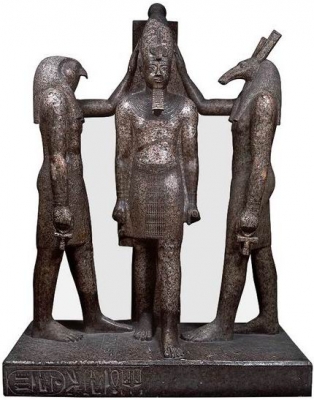 Гор и Сет коронуют фараона Рамсеса III