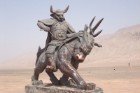 Статуя Ню Мо-вана в Безеклике (Синьцзян-Уйгурский автономный район, Китай)