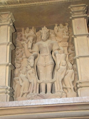 Статуя Хаягривы на храме Лакшмана (Кхаджурахо, Индия)
