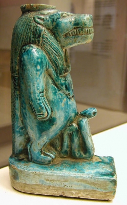 Фаянсовая статуэтка богини Таурт. Египет, поздний период